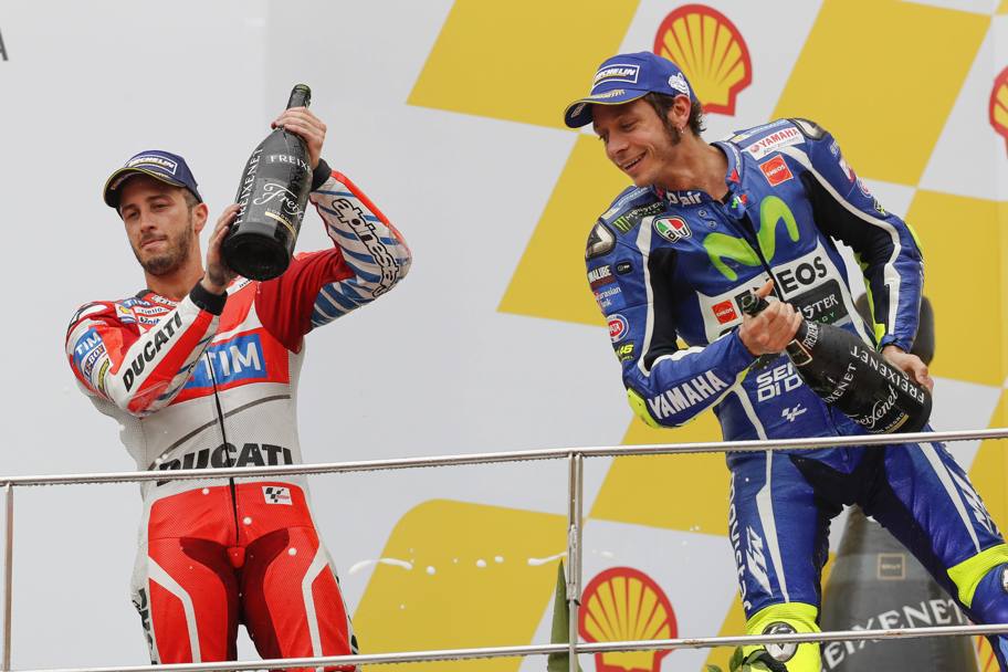Dovi e Rossi sul podio: la tripletta tricolore  sfumata per la caduta dell&#39;ottimo Iannone. Ap